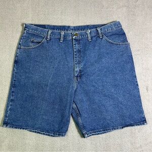 Wrangler Denim Jean Shorts Men’s 42x9 Blue Medium Wash Denim Relaxed Fit